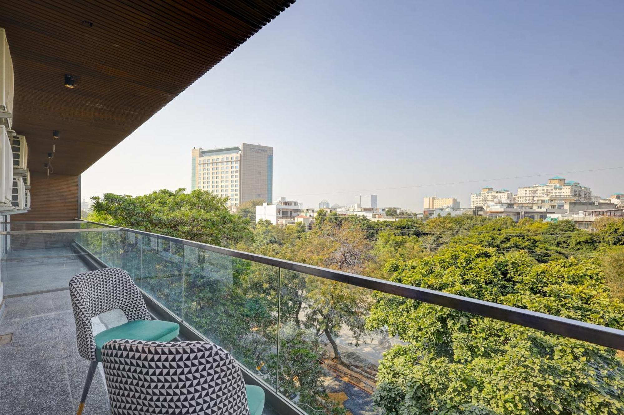 1Bhk Suites Opp Marriott - Huda City Centre Gurgaon Exterior foto